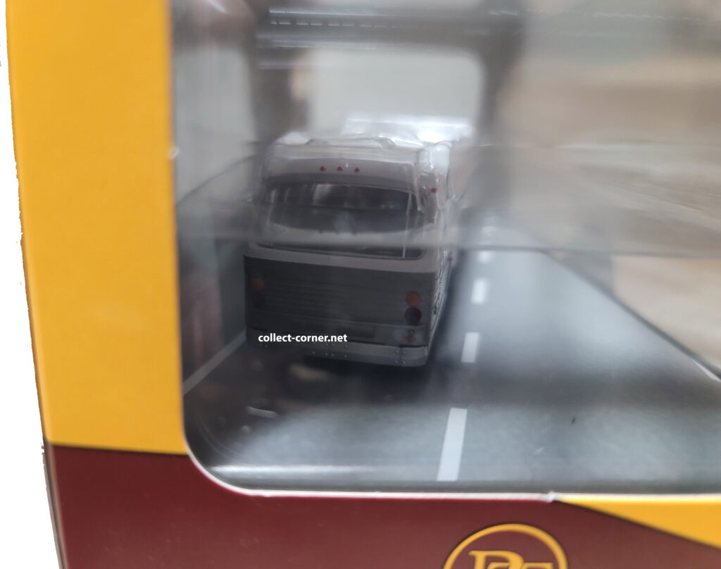 Rapido GM FIsbowl Transit Bus blank/White double exit door