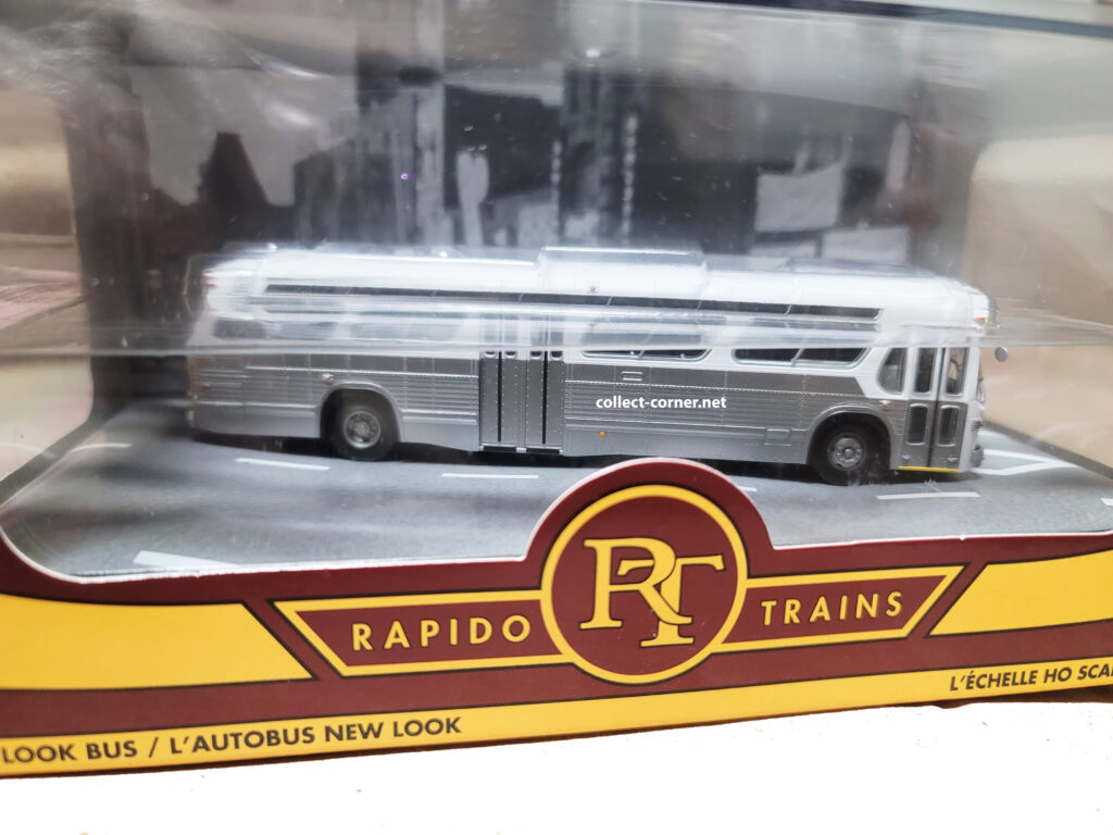 Rapido GM FIsbowl Transit Bus blank/White double exit door