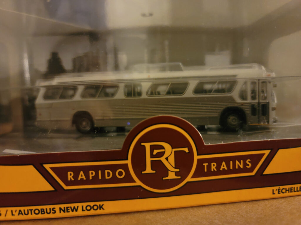 Rapido Fishbowl Bus Suburban Blank/White 5303