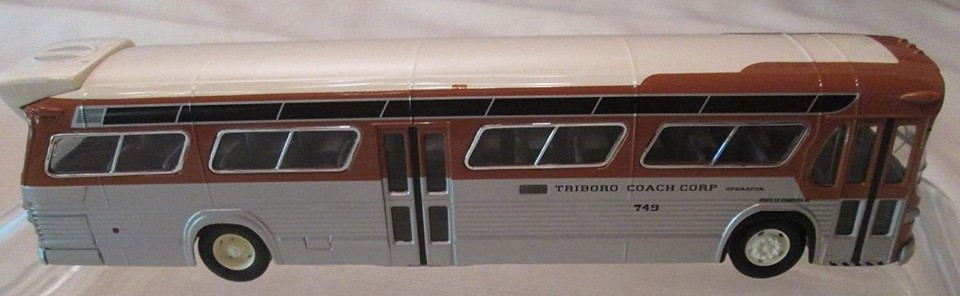 Corgi GM Fishbowl Bus Triboro Coach New York City C54318