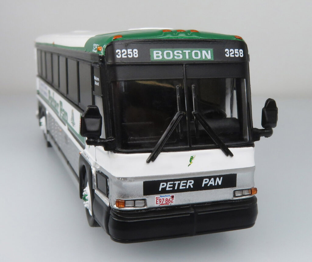 Iconic Replicas MCI D4000 Peterpan Bus Lines 87-0484