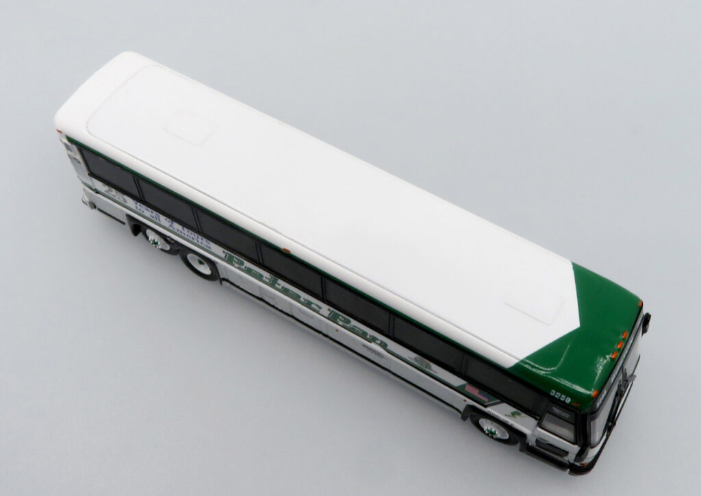 Iconic Replicas MCI D4000 Peterpan Bus Lines 87-0484