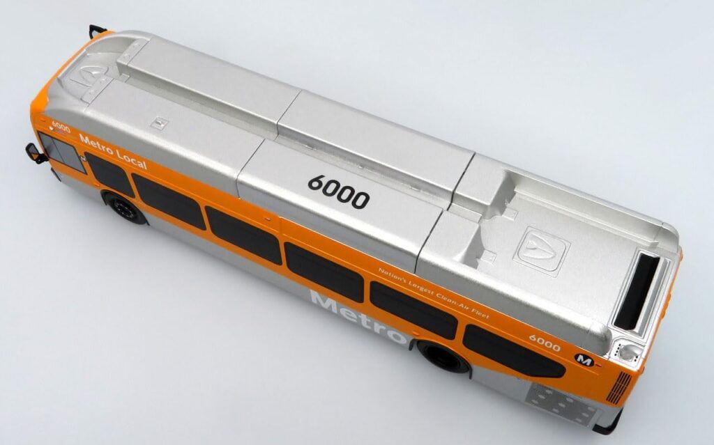 Iconic Replicas New Flyer Xcelsior Transit Bus LA Metro 43-0604