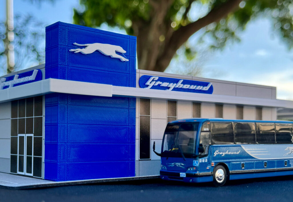 Iconic Replicas Greyhound Bus Station Kit 87-0599