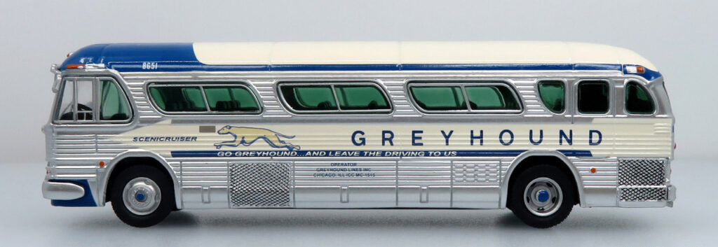Iconic Replicas GM PD4104 Greyhound 87-0566