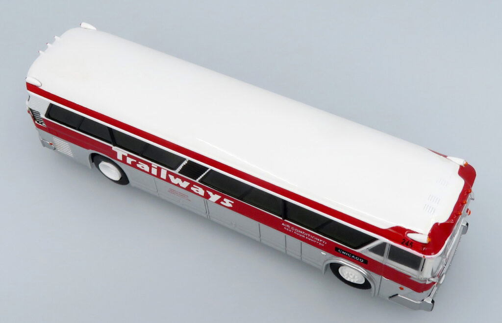 Iconic Replicas MCI MC5A Trailways 87-0630