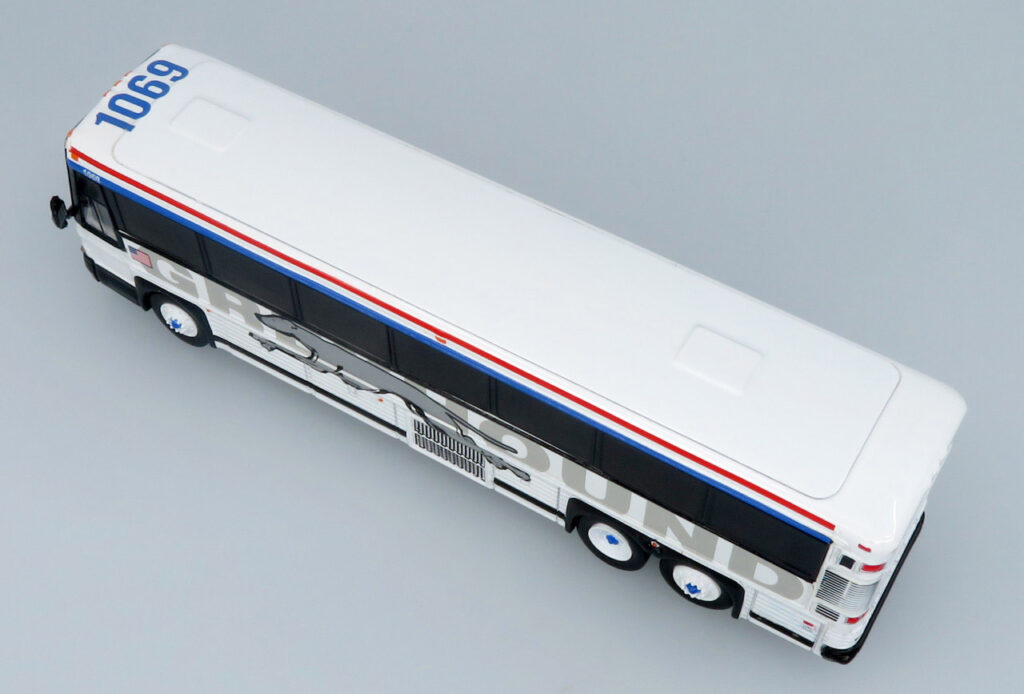Iconic Replicas MCI D4000 Greyhound Shadow Livery 87-0561