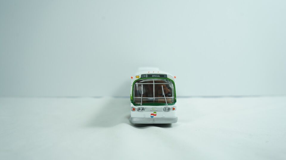 Corgi GM Fishbowl Bus Golden Gate Transit California C54306