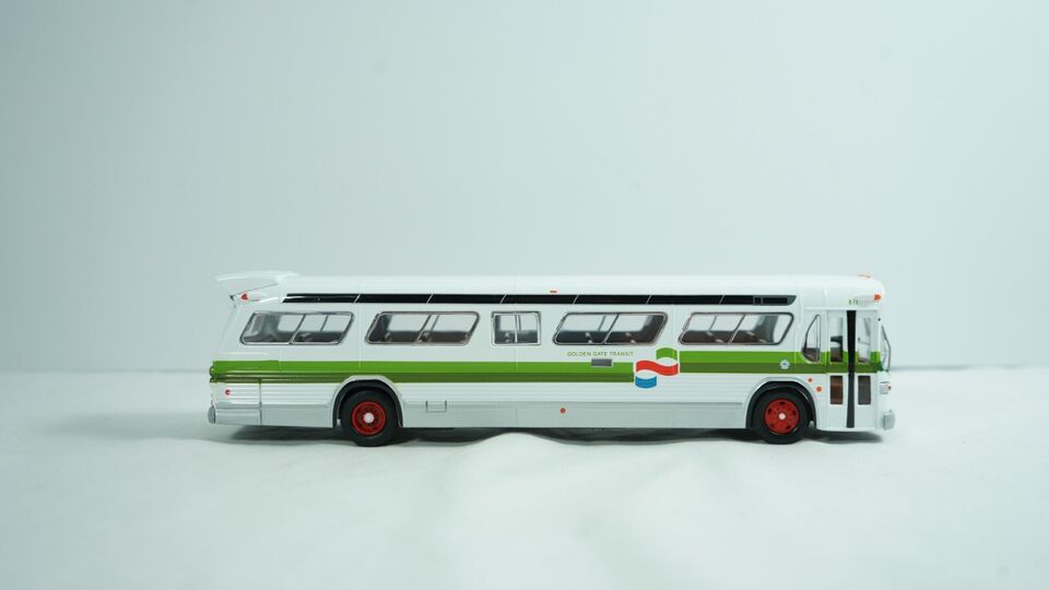 Corgi GM Fishbowl Bus Golden Gate Transit California C54306