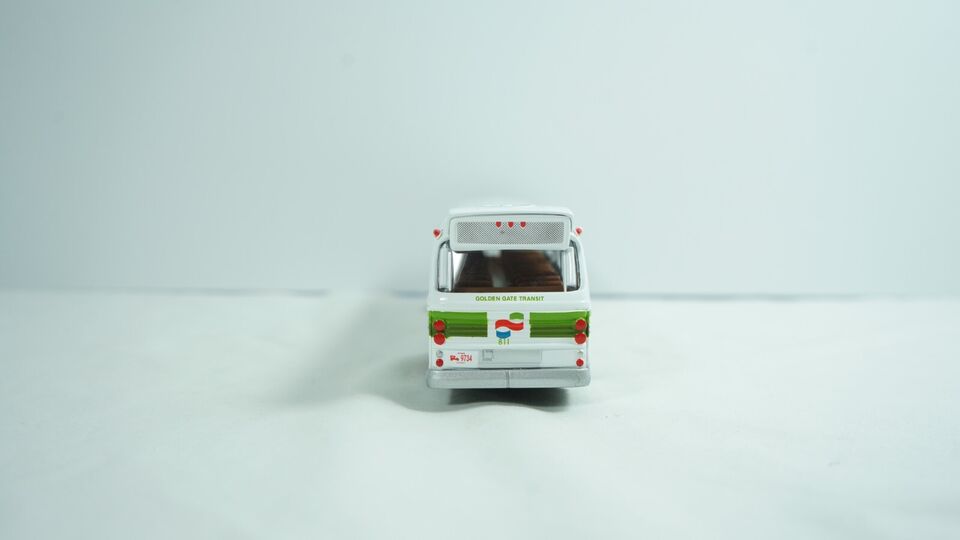 Corgi GM Fishbowl Bus Golden Gate Transit California C54306