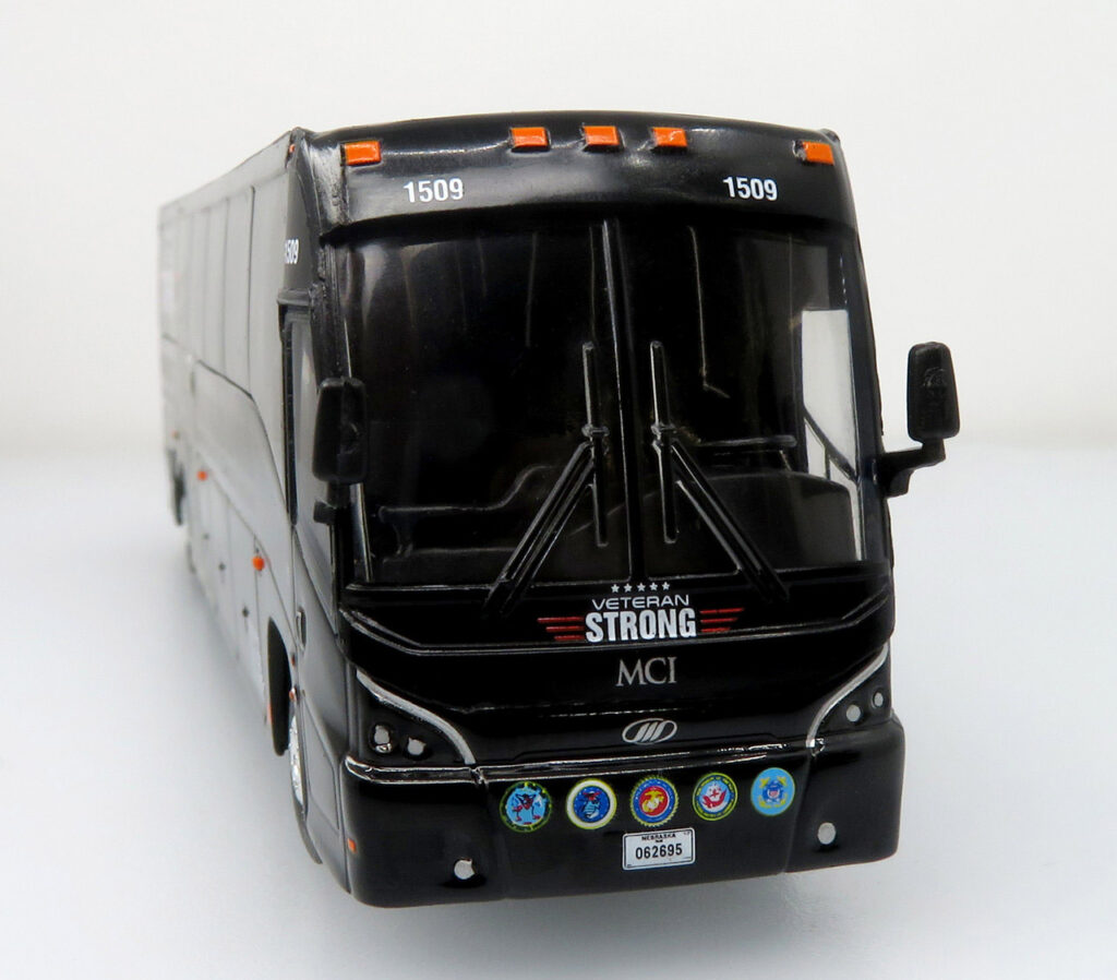 Iconic Replicas MCI J4500 Veteran Strong 87-0511