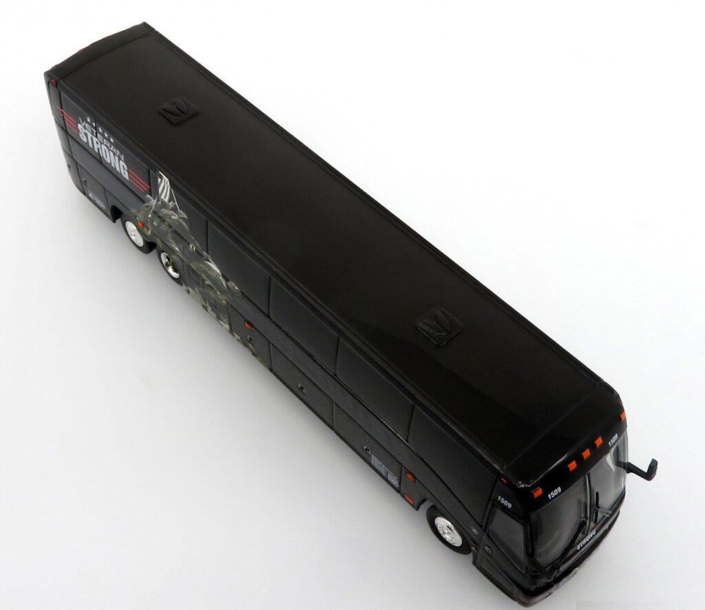 Iconic Replicas MCI J4500 Veteran Strong 87-0511